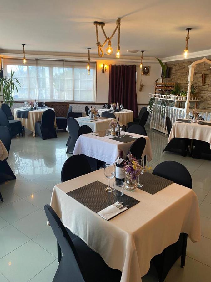 Hostal Mainz Piedralaves Bagian luar foto