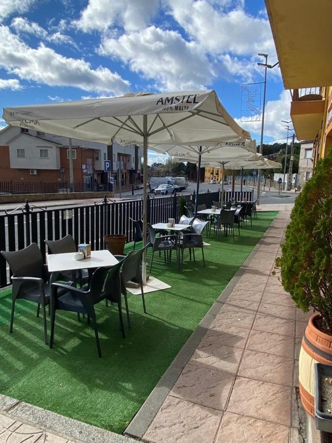 Hostal Mainz Piedralaves Bagian luar foto