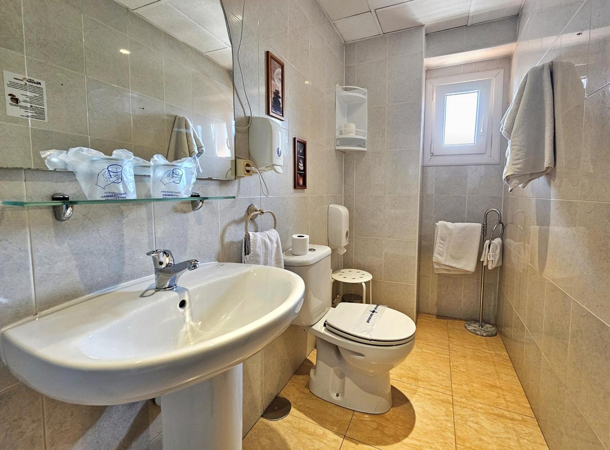 Hostal Mainz Piedralaves Bagian luar foto