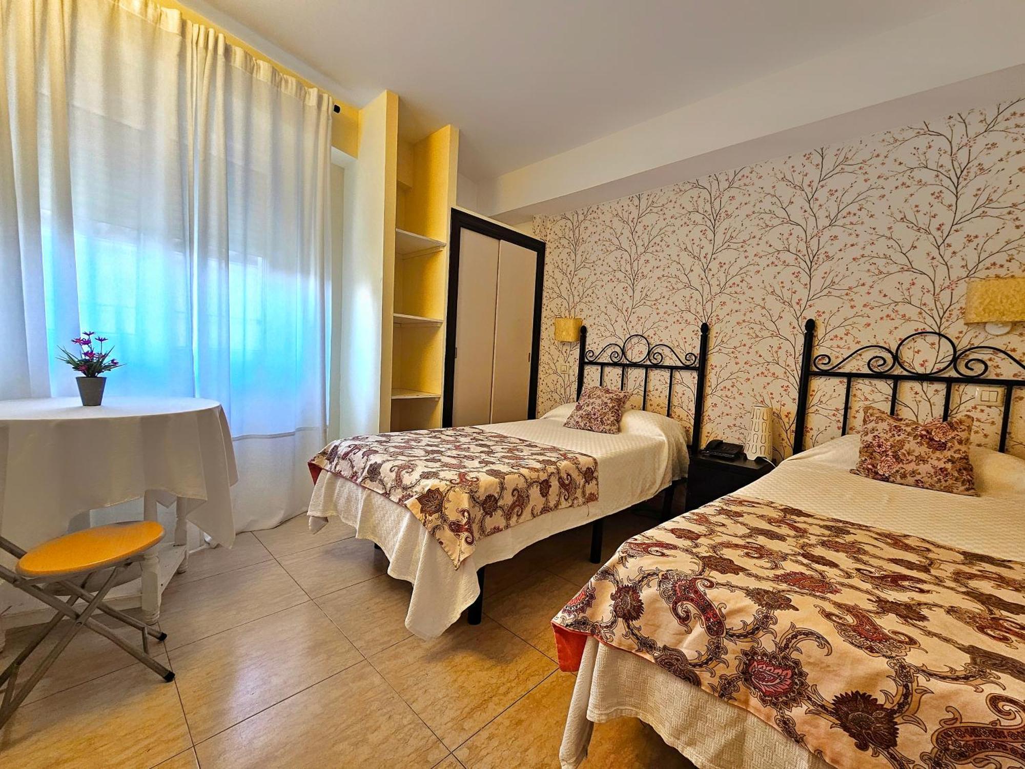 Hostal Mainz Piedralaves Bagian luar foto