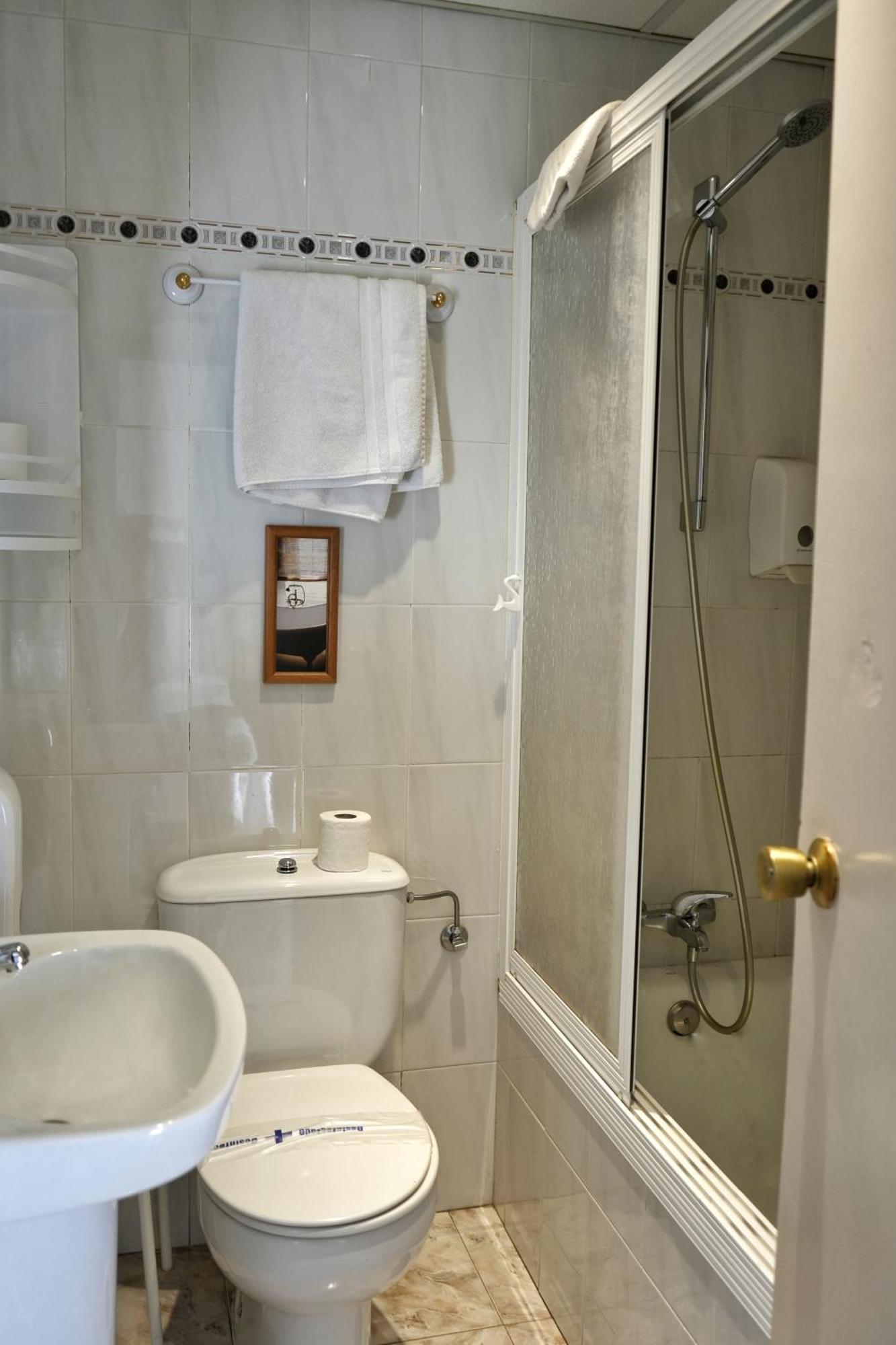 Hostal Mainz Piedralaves Bagian luar foto