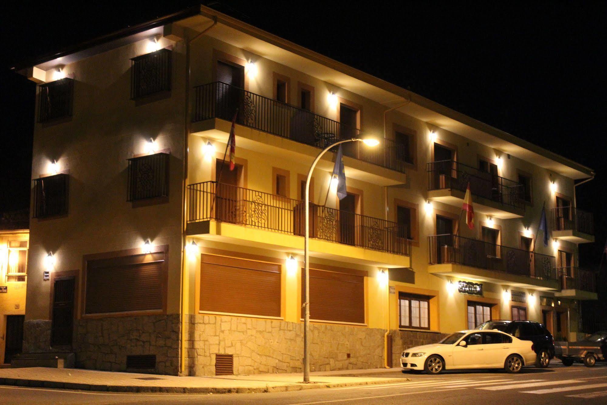 Hostal Mainz Piedralaves Bagian luar foto